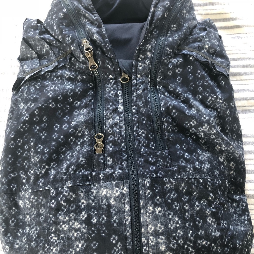 Lululemon Wind Jacket - image 4